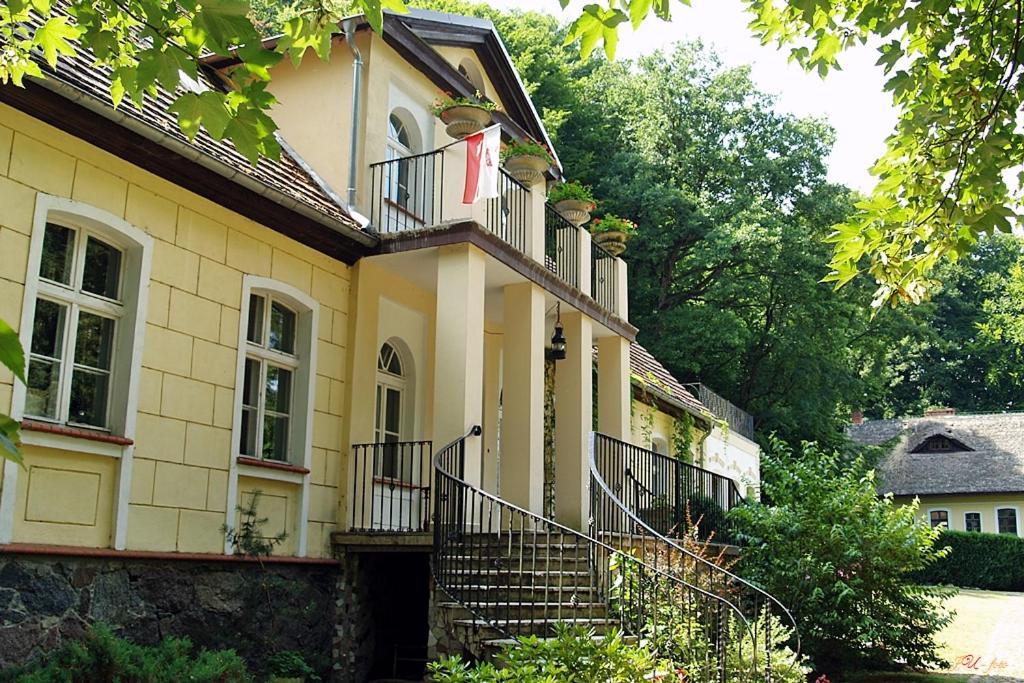 Hotel Cichy Dwor Manowo Exterior foto