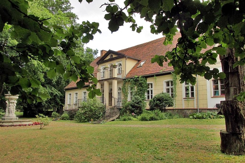 Hotel Cichy Dwor Manowo Exterior foto
